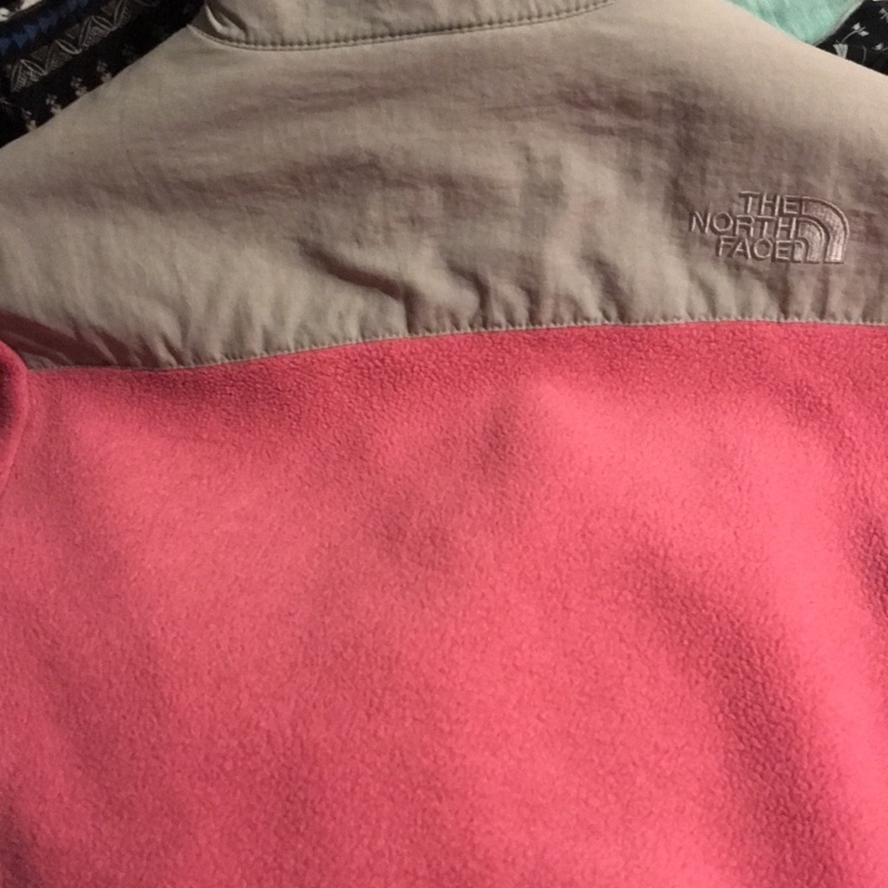 North face - Picture 2 of 3